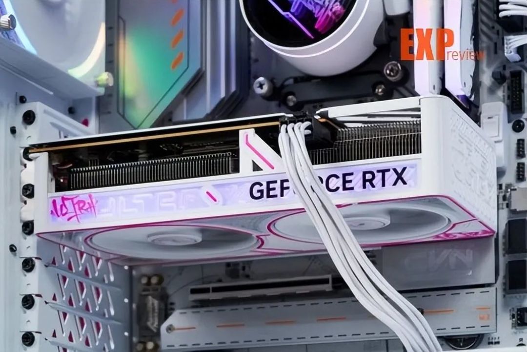 七彩虹iGame RTX 5060 Ultra W DUO OC显卡评测:精致有料的小“甜品”