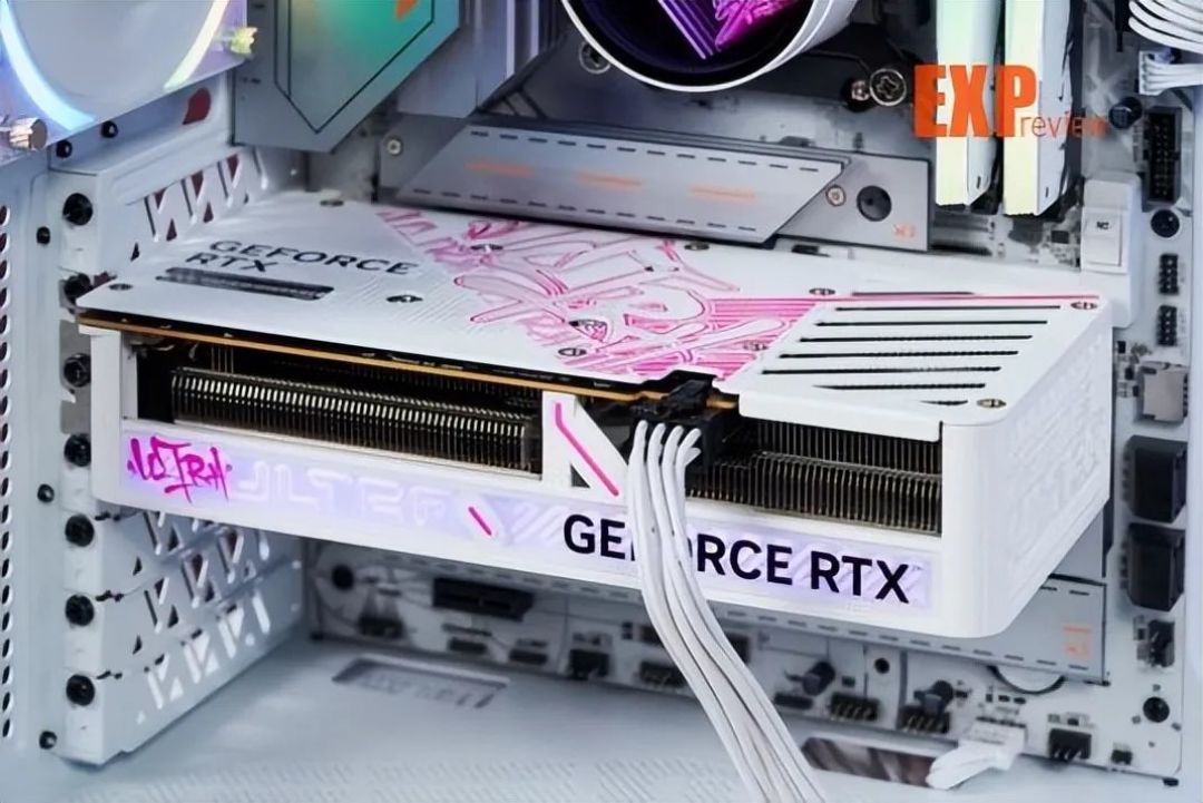 七彩虹iGame RTX 5060 Ultra W DUO OC显卡评测:精致有料的小“甜品”