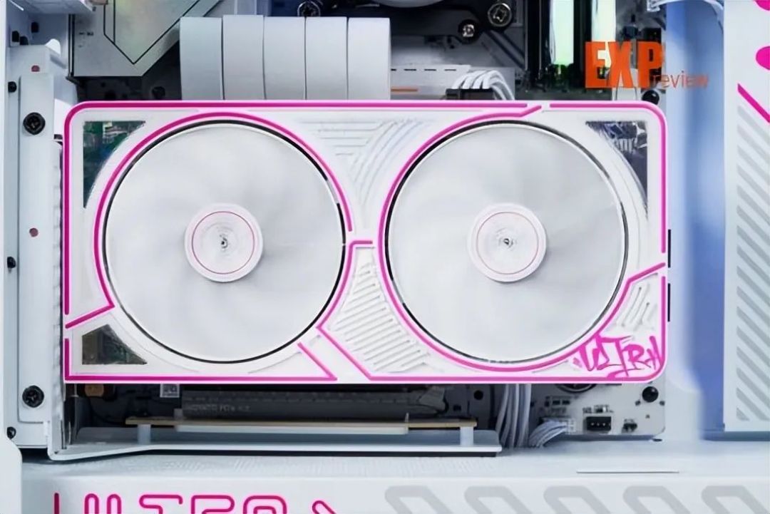 七彩虹iGame RTX 5060 Ultra W DUO OC显卡评测:精致有料的小“甜品”