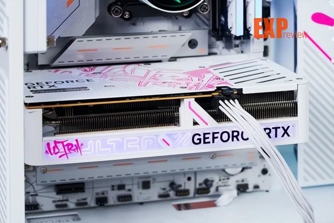 七彩虹iGame RTX 5060 Ultra W DUO OC显卡评测:精致有料的小“甜品”