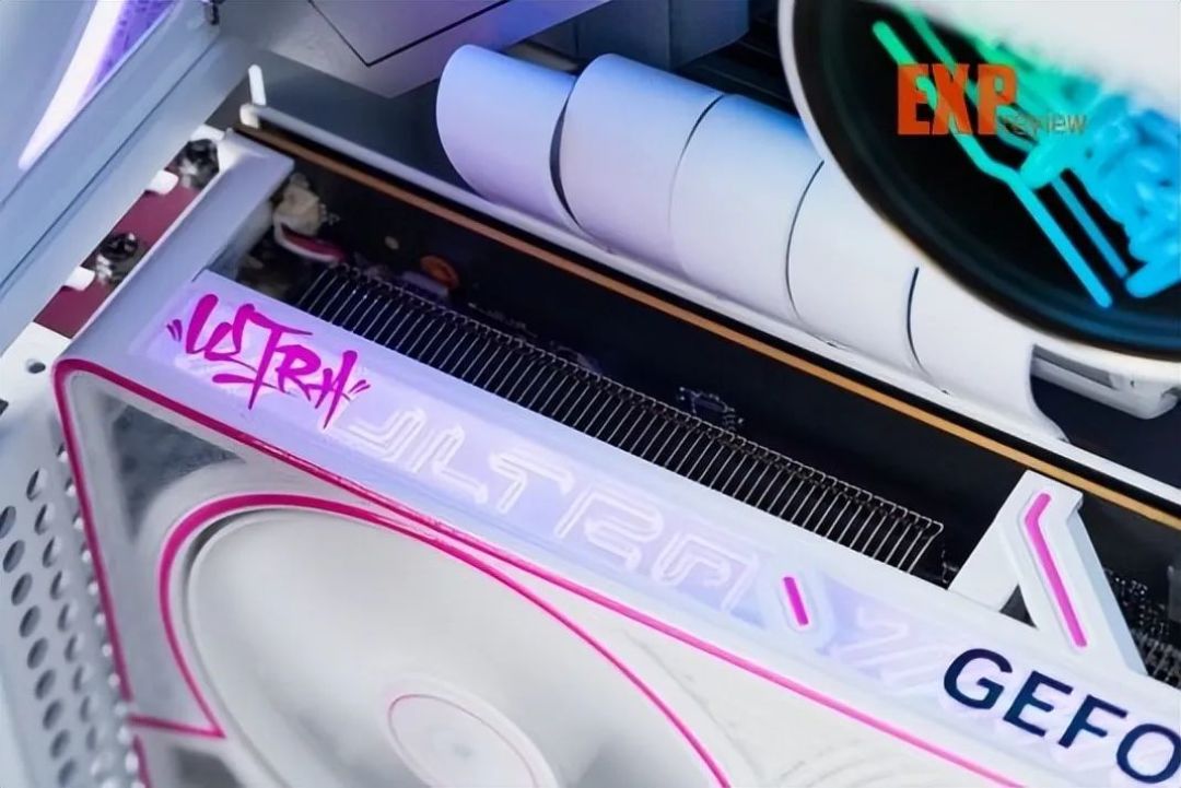 七彩虹iGame RTX 5060 Ultra W DUO OC显卡评测:精致有料的小“甜品”