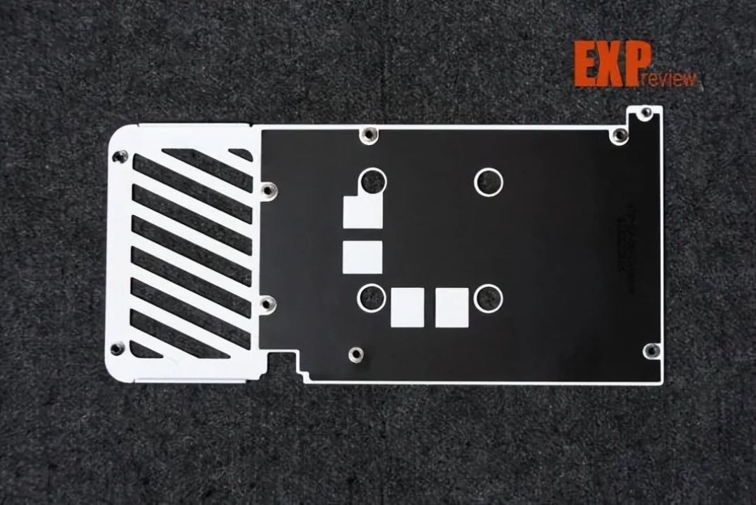 七彩虹iGame RTX 5060 Ultra W DUO OC显卡评测:精致有料的小“甜品”