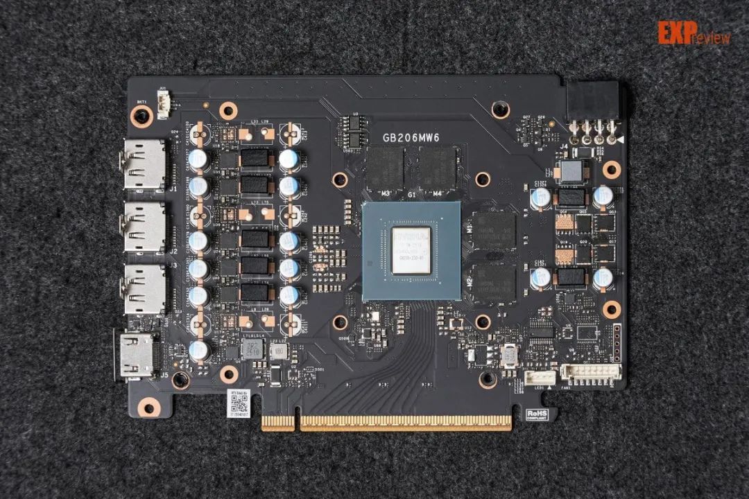七彩虹iGame RTX 5060 Ultra W DUO OC显卡评测:精致有料的小“甜品”