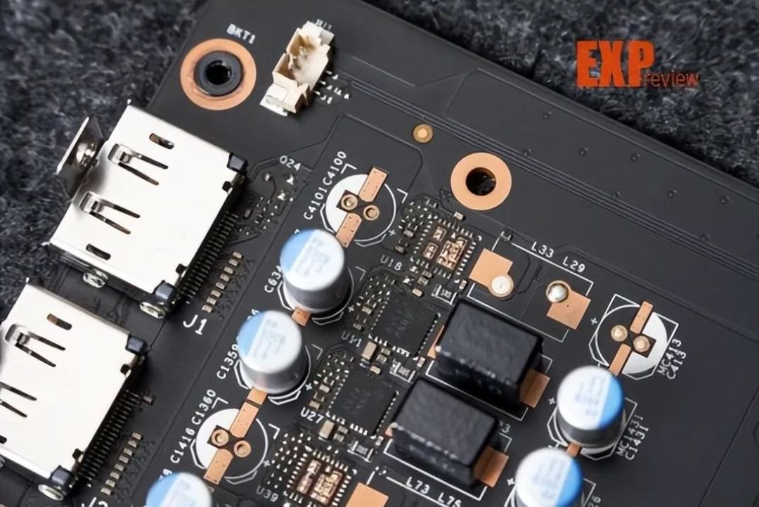 七彩虹iGame RTX 5060 Ultra W DUO OC显卡评测:精致有料的小“甜品”