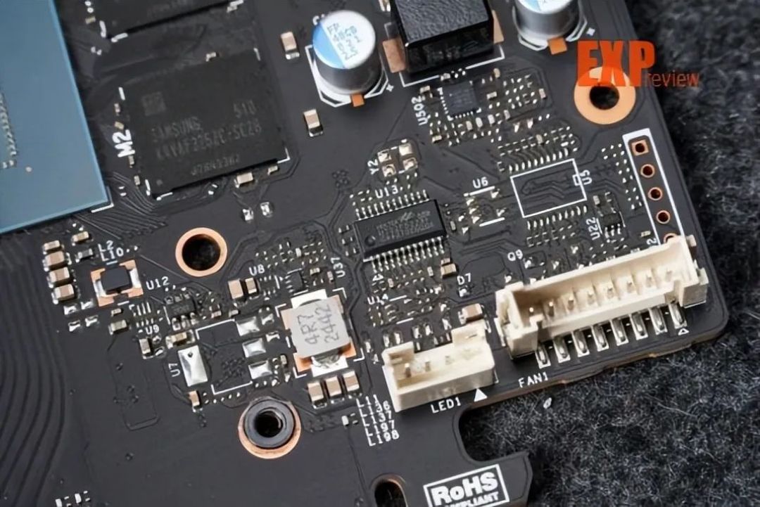 七彩虹iGame RTX 5060 Ultra W DUO OC显卡评测:精致有料的小“甜品”