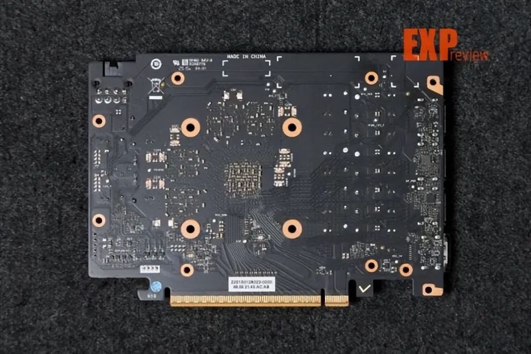 七彩虹iGame RTX 5060 Ultra W DUO OC显卡评测:精致有料的小“甜品”