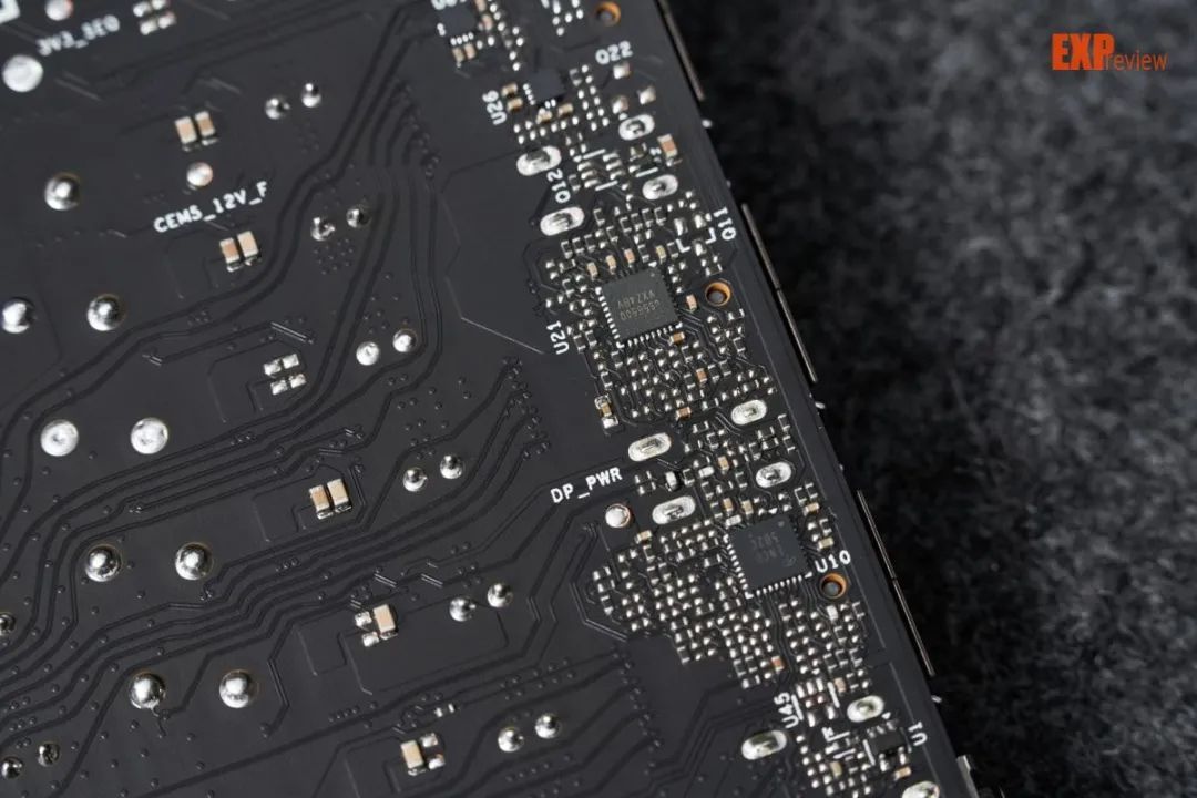 七彩虹iGame RTX 5060 Ultra W DUO OC显卡评测:精致有料的小“甜品”
