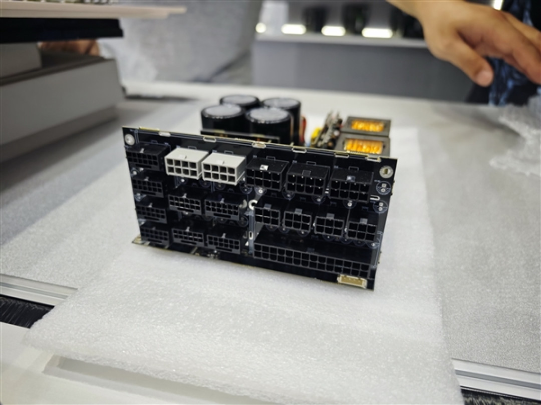 唯一钛金标准!鑫谷3200W电源首秀:多达8个12V-2x6 16针接口