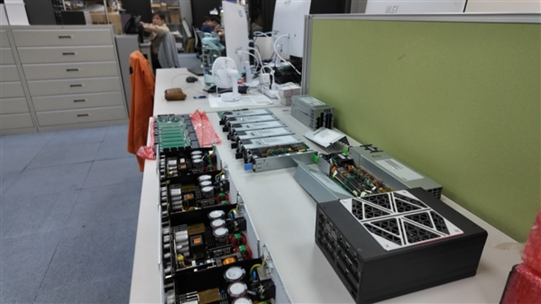 唯一钛金标准!鑫谷3200W电源首秀:多达8个12V-2x6 16针接口
