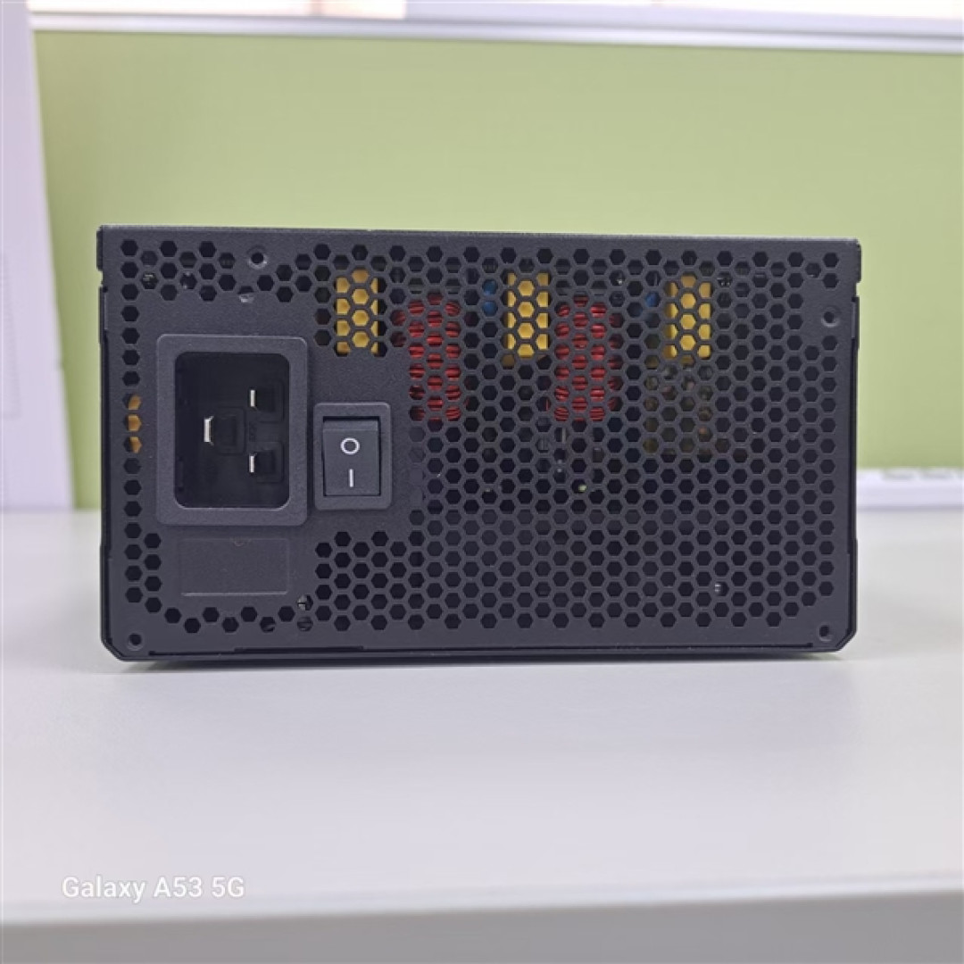 唯一钛金标准!鑫谷3200W电源首秀:多达8个12V-2x6 16针接口