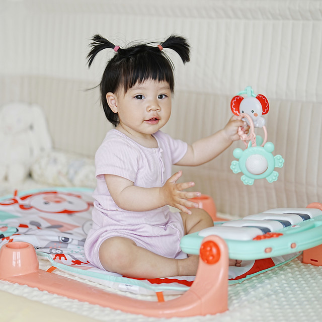 从新生儿玩到3岁！我家娃聪明又强壮的秘密—费雪脚踏钢琴健身架