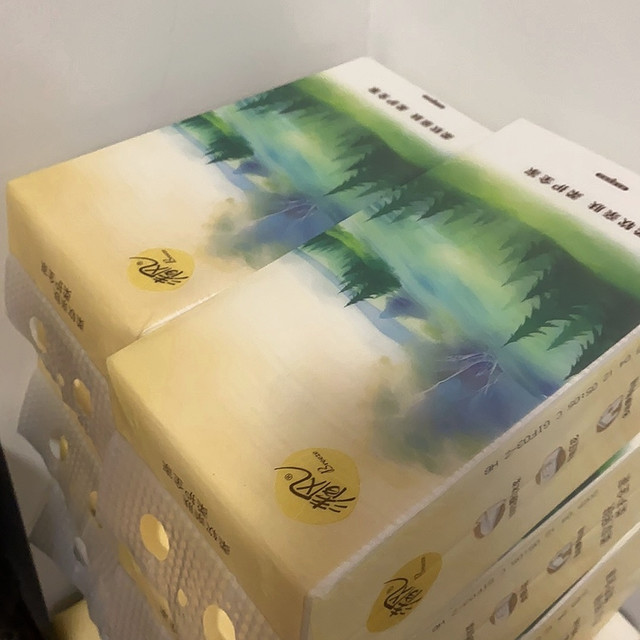 自从悬挂式抽纸出现后，我家里就不再买没有性价比的小包抽纸了。