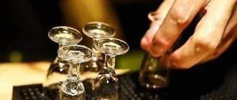 “百年陈酒十里香”，如此品饮，陈年老酒价值倍增！