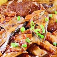 地锅鱼：铁锅与鲜鱼的“激情碰撞”