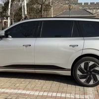 原来大就是一切啊~~东风eπ008力压零跑C16，比YU7还长几厘米。