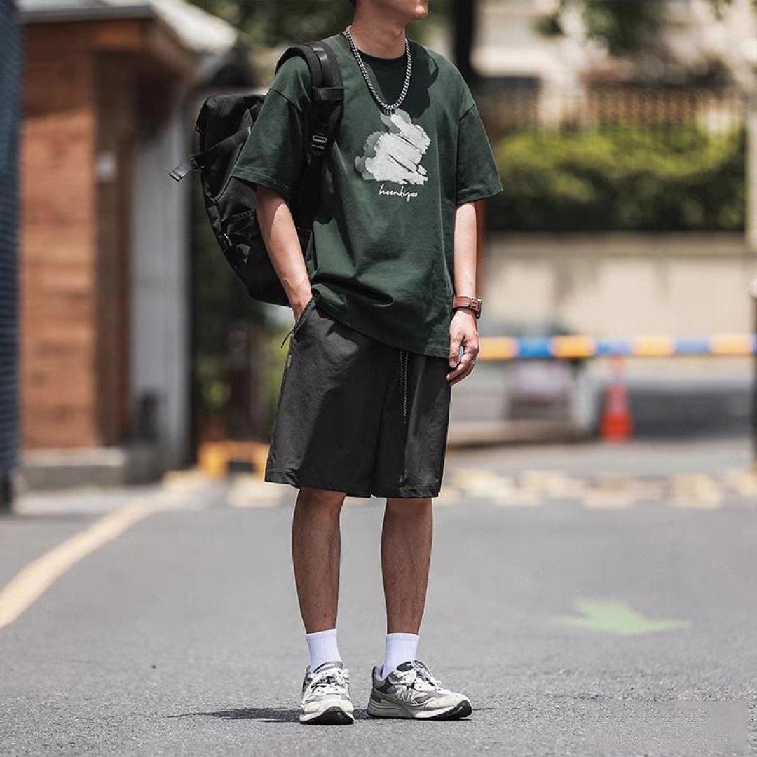 男生今夏必入!7英寸短裤显腿长秘籍与通勤户外全场景穿搭指南