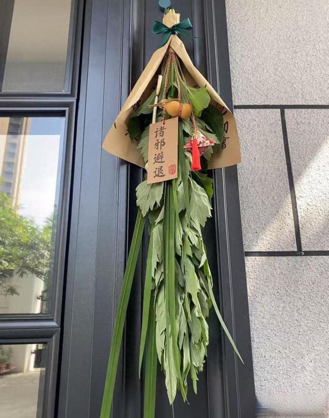 端午挂艾成新国潮：年轻人用创意让千年习俗焕发新生