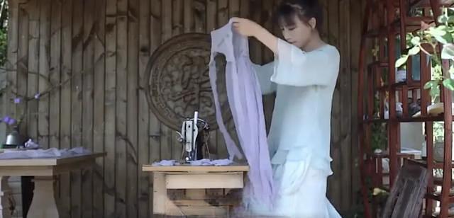 李子柒植物染紫裙非遗节惊艳亮相 古法技艺诠释五千年东方美学新表达
