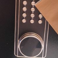 木工要打柜子了，保险柜先安排上。