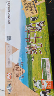 国货品牌辉山牧场纯牛奶，口感醇厚营养丰富