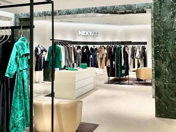 NEXY.CO奈蔻——如何用“轻奢职场美学”征服中国新中产女性？