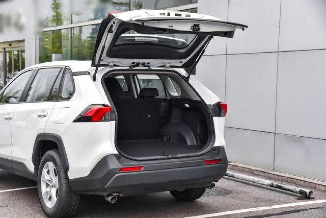 丰田RAV4荣放试驾报告:家庭用户必看!实测优缺点解析值不值得买