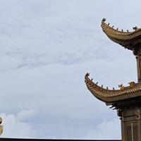 登顶3079米佛国天梯：一场9000级台阶的心灵苦修与装备革命