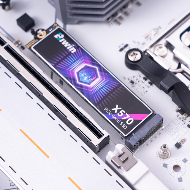 Dramless Pioneer - 佰维X570 PCIe 5.0 高速固态硬盘 首发简测