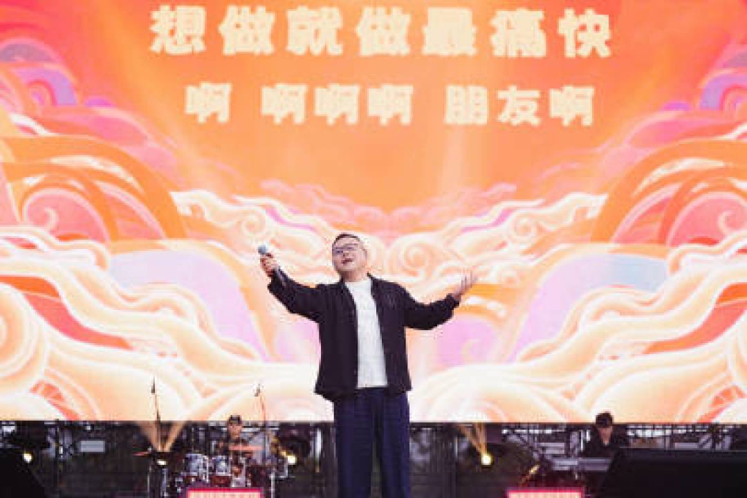 岳云鹏巡演定价1580元引热议:相声演员跨界开唱是追梦还是市场狂欢?