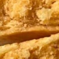 舌尖上的甜蜜邂逅：三只松鼠蛋黄酥的美味传奇