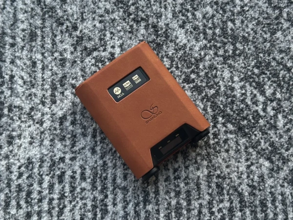 “黄昏在泉脉中漾开”