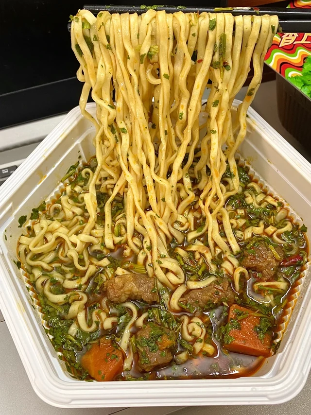 本打工人加班续命全靠这个香菜牛肉面！！！