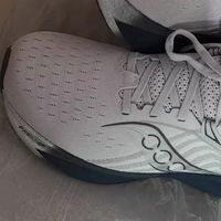 Saucony索康尼胜利22：顶级缓震跑鞋的「头等舱」体验