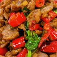 小炒黄牛肉是一道经典的湘菜