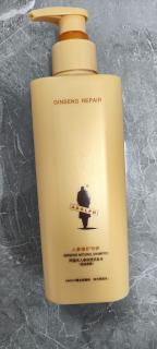 用它洗头像做沙龙护理，头发柔顺不干燥