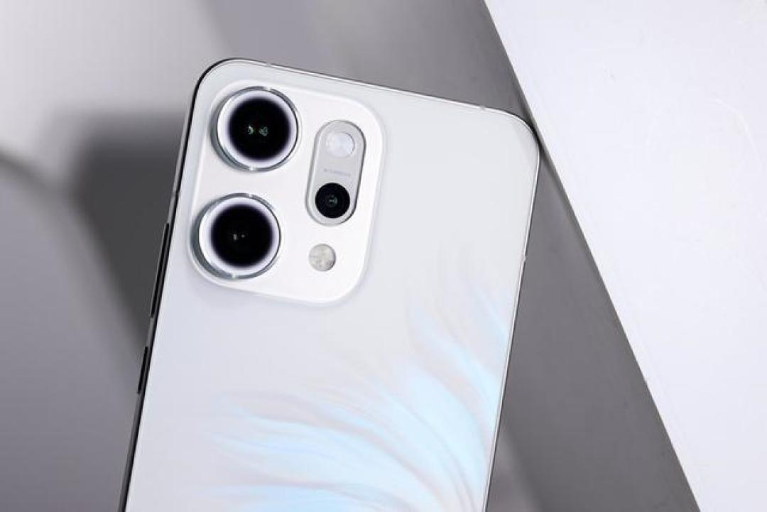OPPO Reno14 Pro深度评测：超轻薄直屏旗舰，影像直播双突破，天玑8450性能实测