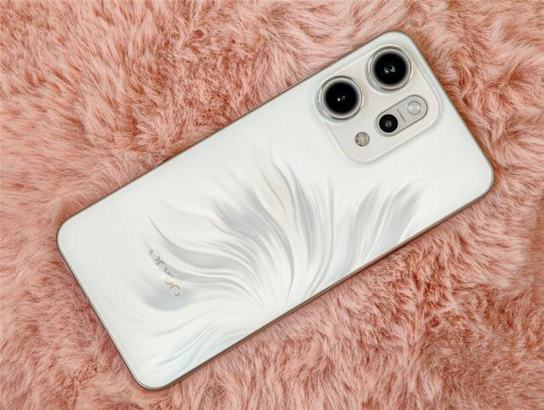 OPPO Reno14 Pro双杀影像与美学：85mm长焦实况创作+幻彩人鱼姬设计重塑移动摄影体验
