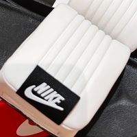 Nike Offcourt 黑白橡胶底一字拖鞋：舒适休闲夏日之选