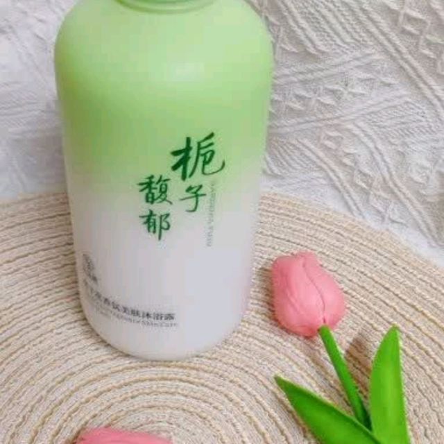 800ml滋养保湿除螨祛痘沐浴乳：男女士皆宜的留香之选