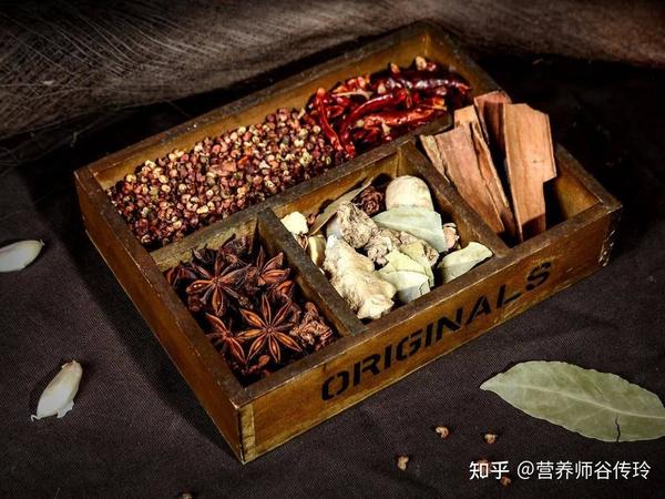 家庭厨房中，哪些基本调料是必不可少的，能应对多数菜肴？