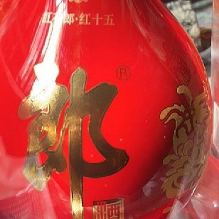 高端白酒新宠！红花郎15送礼自饮都惊艳