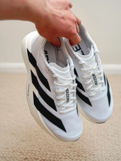 adidas Adizero Evo SL，透气轻盈跑鞋