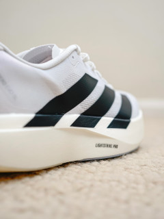 adidas Adizero Evo SL，透气轻盈跑鞋