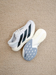 adidas Adizero Evo SL，透气轻盈跑鞋