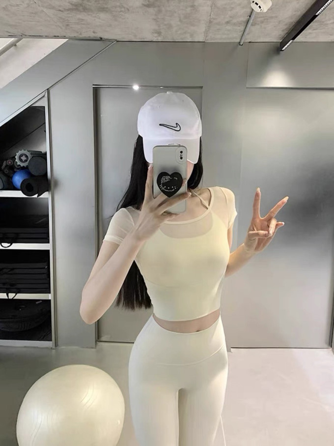 瑜伽服