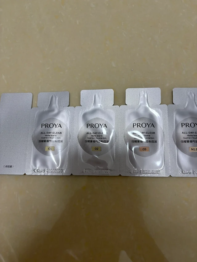 #所有女生分享官 #所有女生会员服务中心 #李佳琦官方社群 #PROYA珀莱雅 本人混油皮适合黄1.5白，我是T区毛孔明显，近期爆痘有痘印。1g*4个热门色号（W01/W02/N01/C01） ，先试