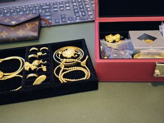 超好看，给老婆买了一条周生生的小手镯