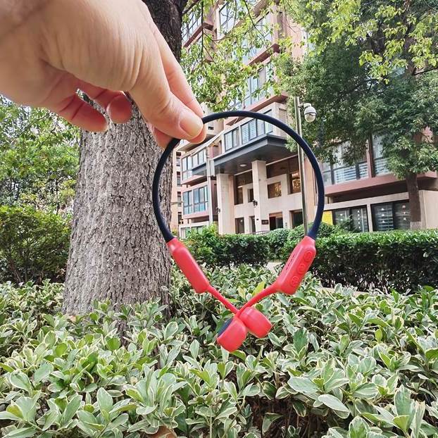 运动党尖叫！26g 骨传导耳机炸场！这才是耳机界六边形战士