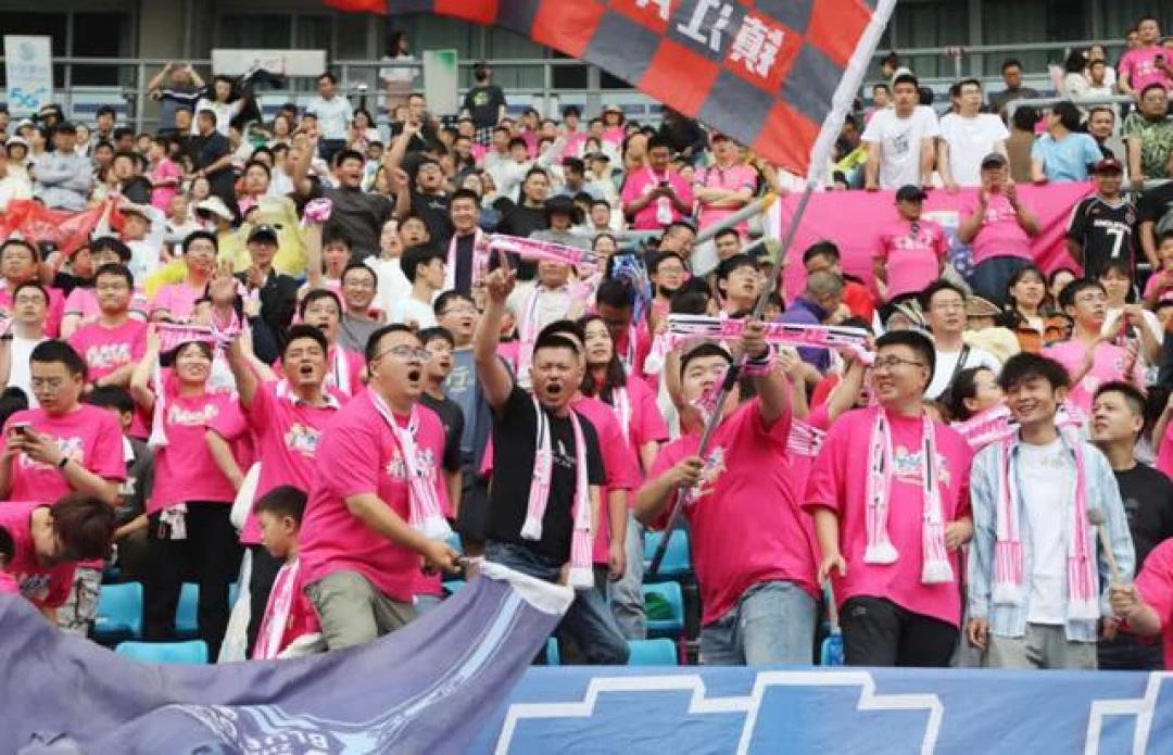 苏超爆火背后:地域文化剧本杀与草根足球如何掀起全民狂欢经济潮