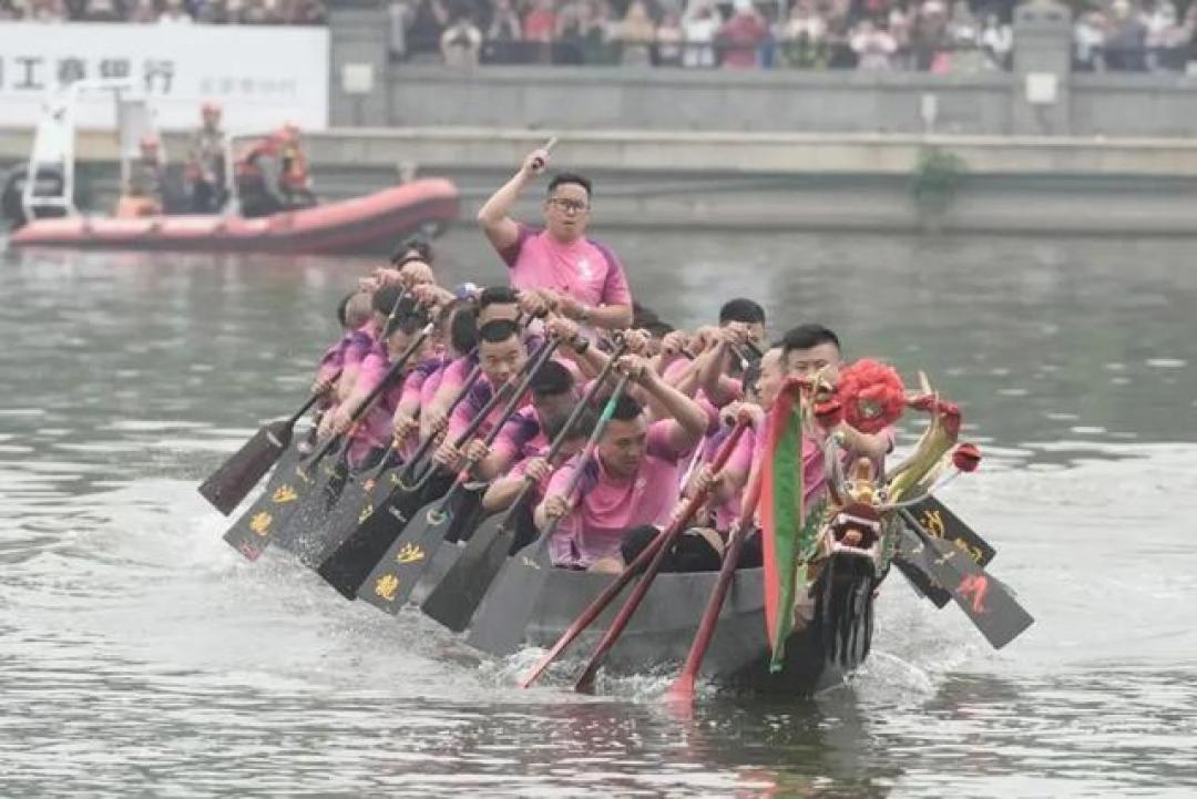大运河上岭南龙舟漂移竞速 全国32队激浪端午嘉年华